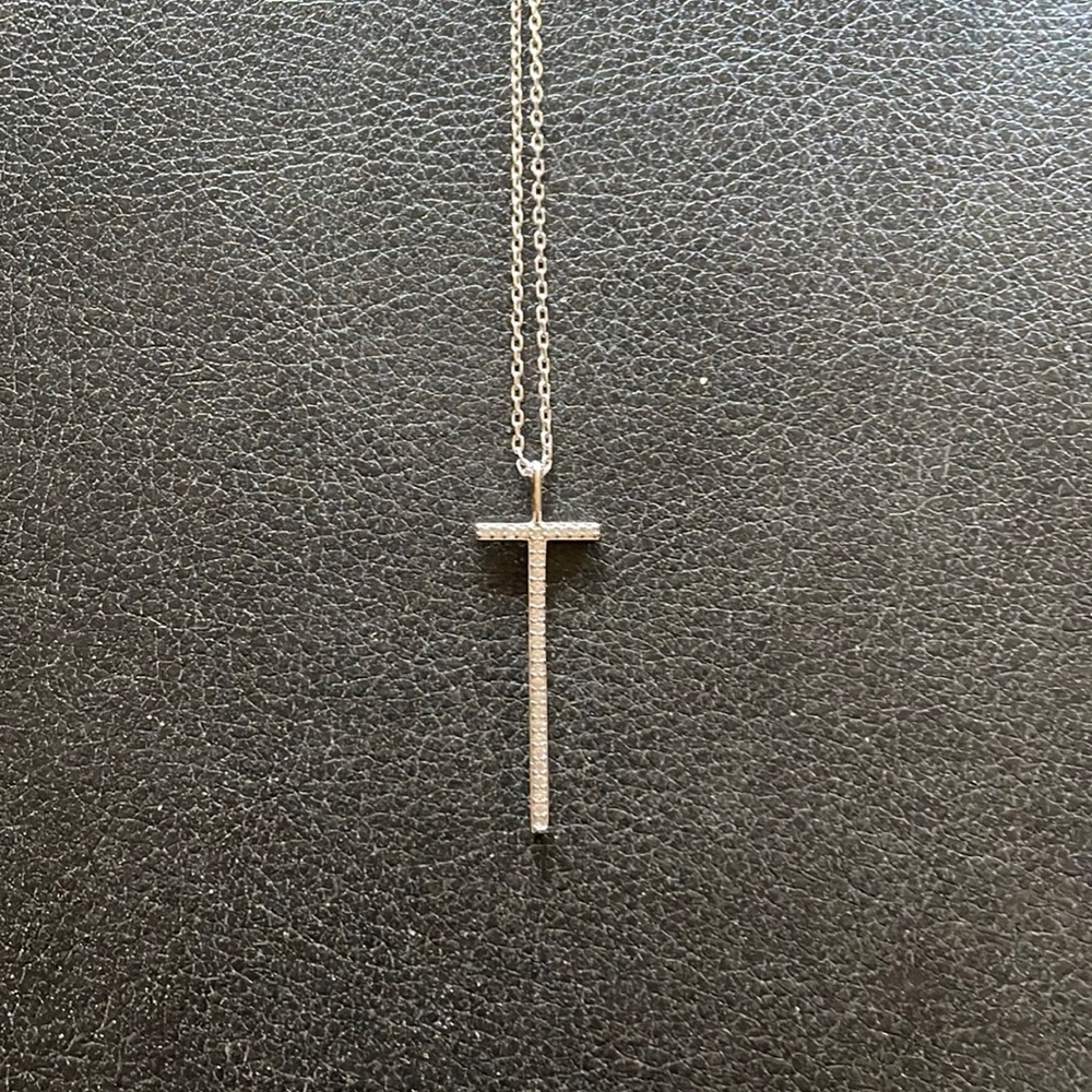 Henri Bendel Initial “T” necklace in silver